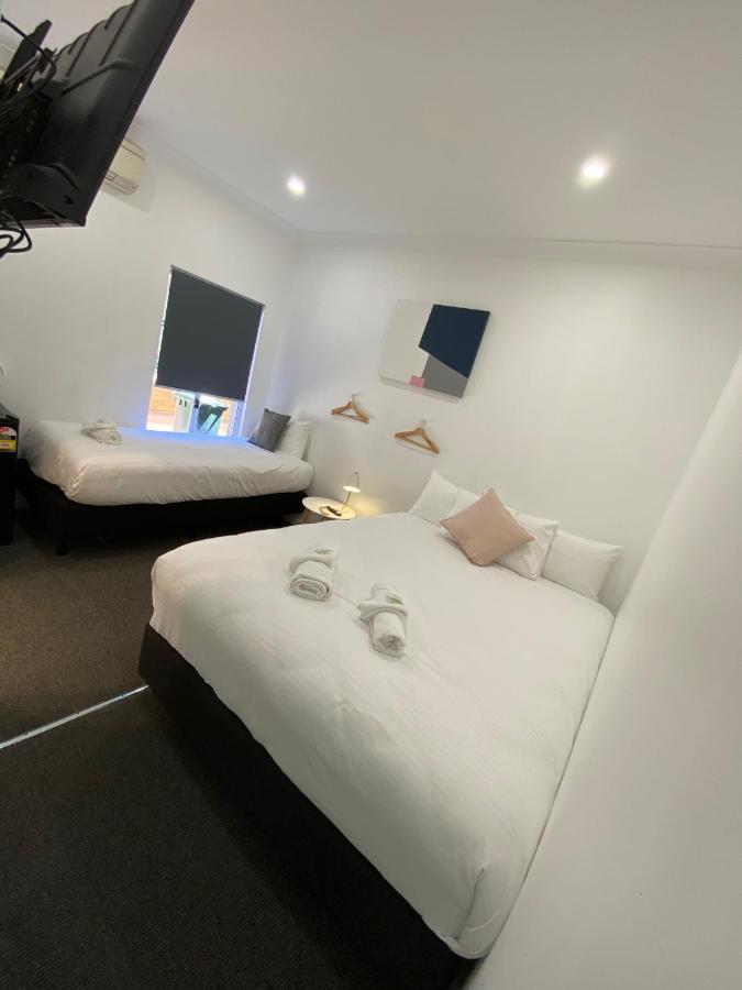 Central Motel มัดจี ภายนอก รูปภาพ