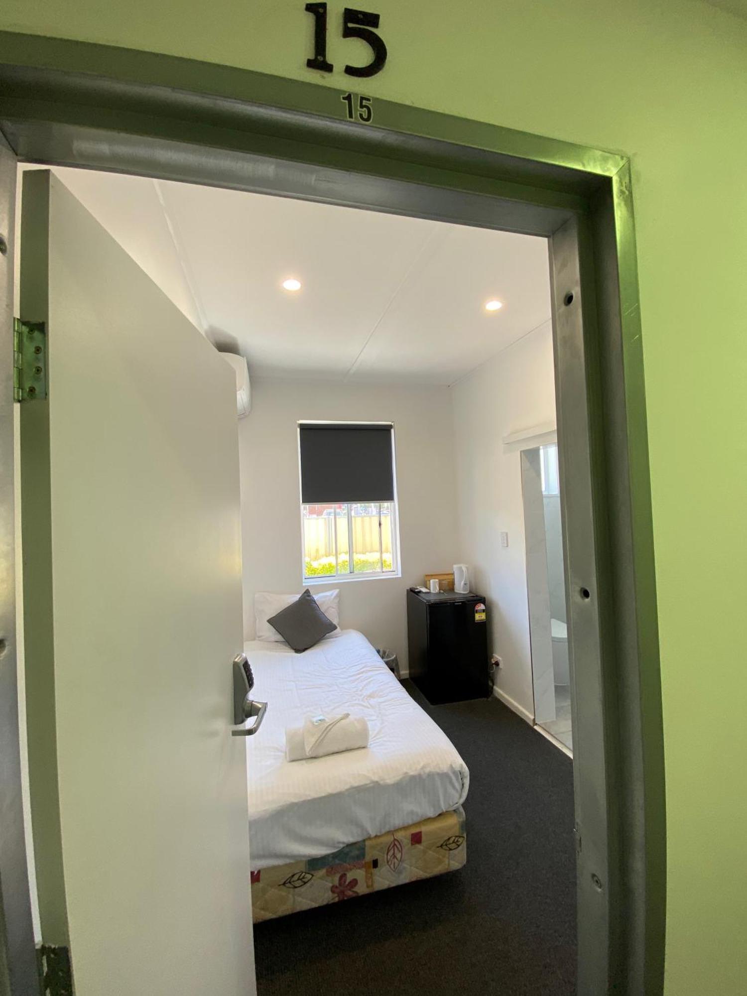 Central Motel มัดจี ภายนอก รูปภาพ