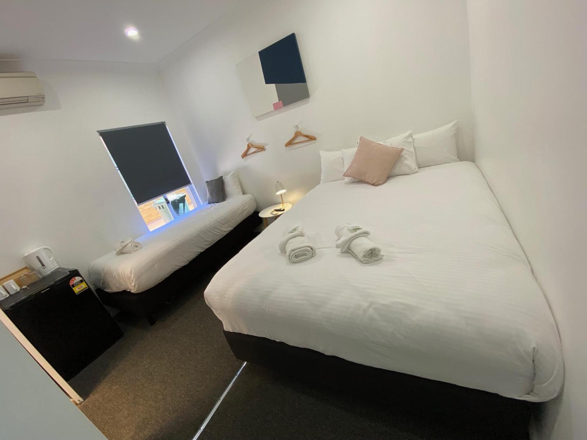 Central Motel มัดจี ภายนอก รูปภาพ