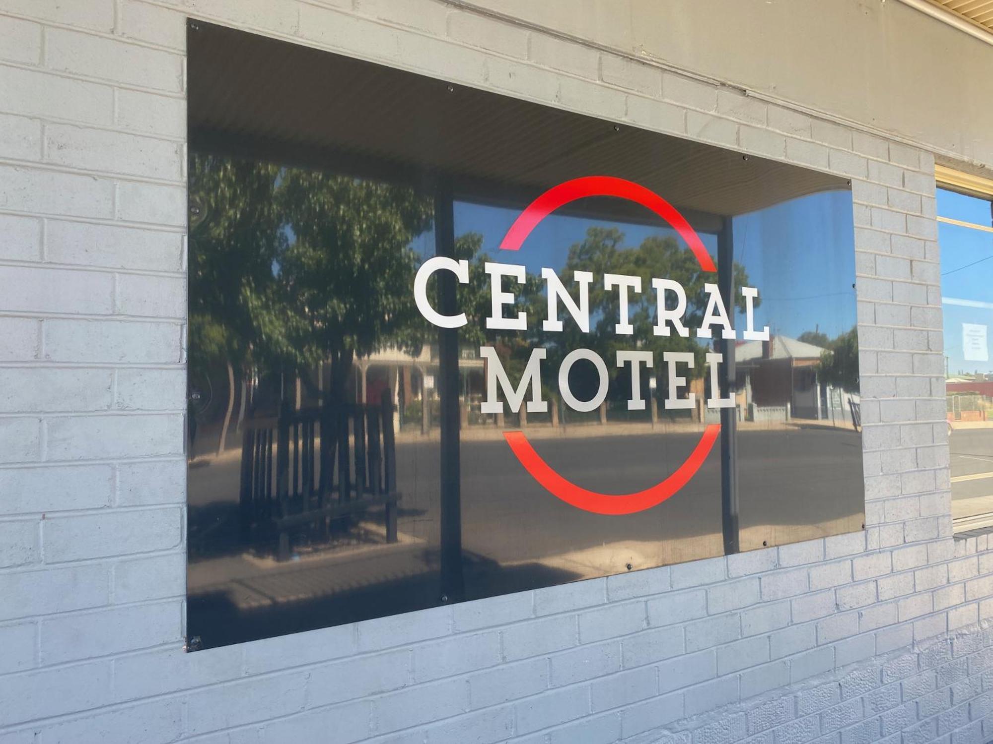 Central Motel มัดจี ภายนอก รูปภาพ